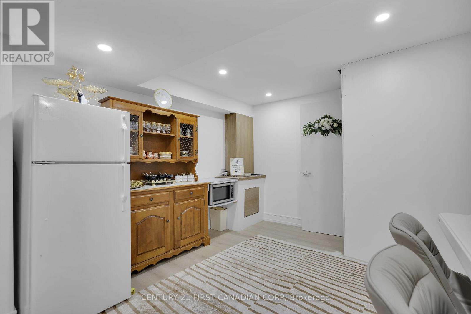 1027 Flintlock Court N, London North (North P), ON - Indoor