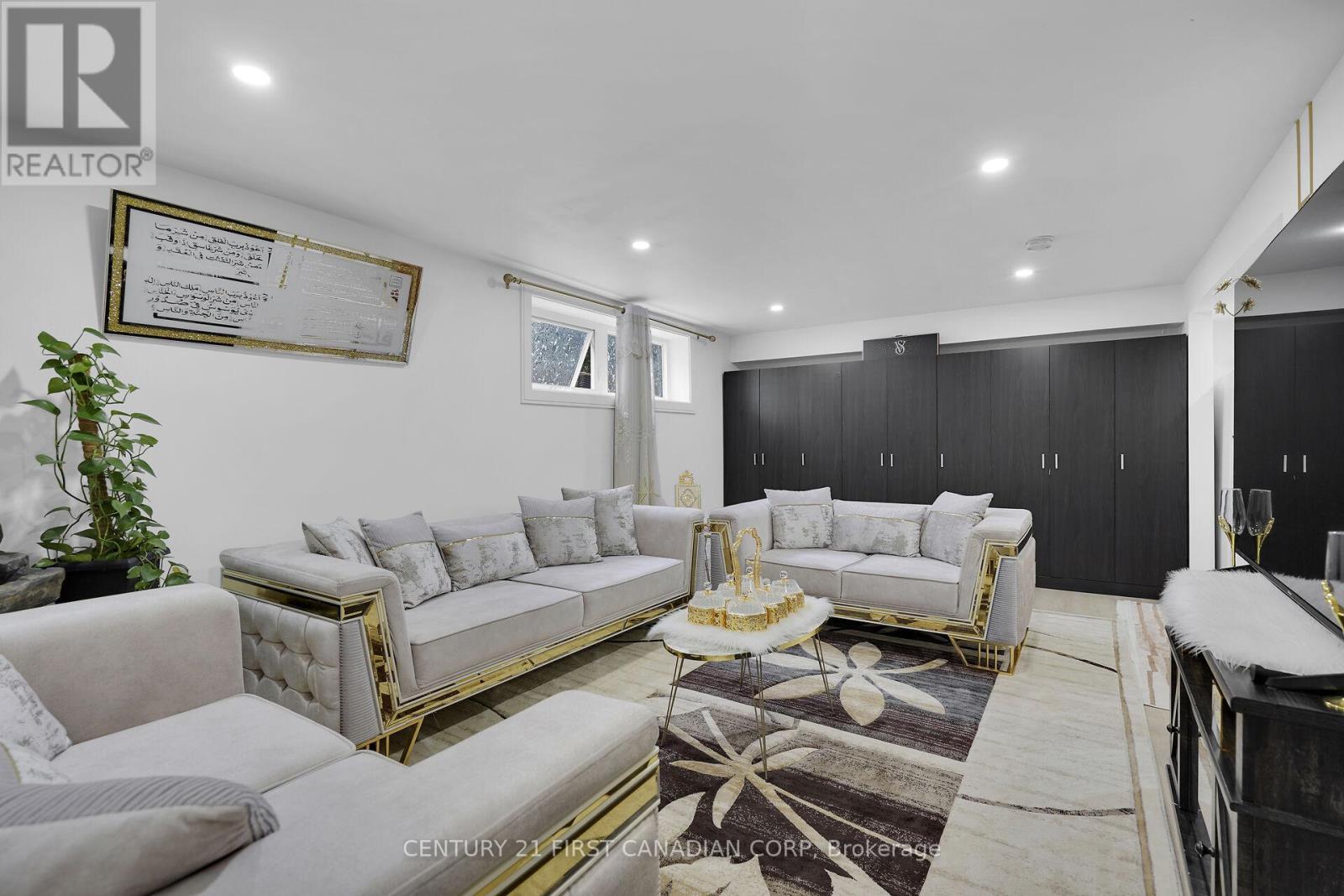1027 Flintlock Court N, London North (North P), ON - Indoor Photo Showing Living Room