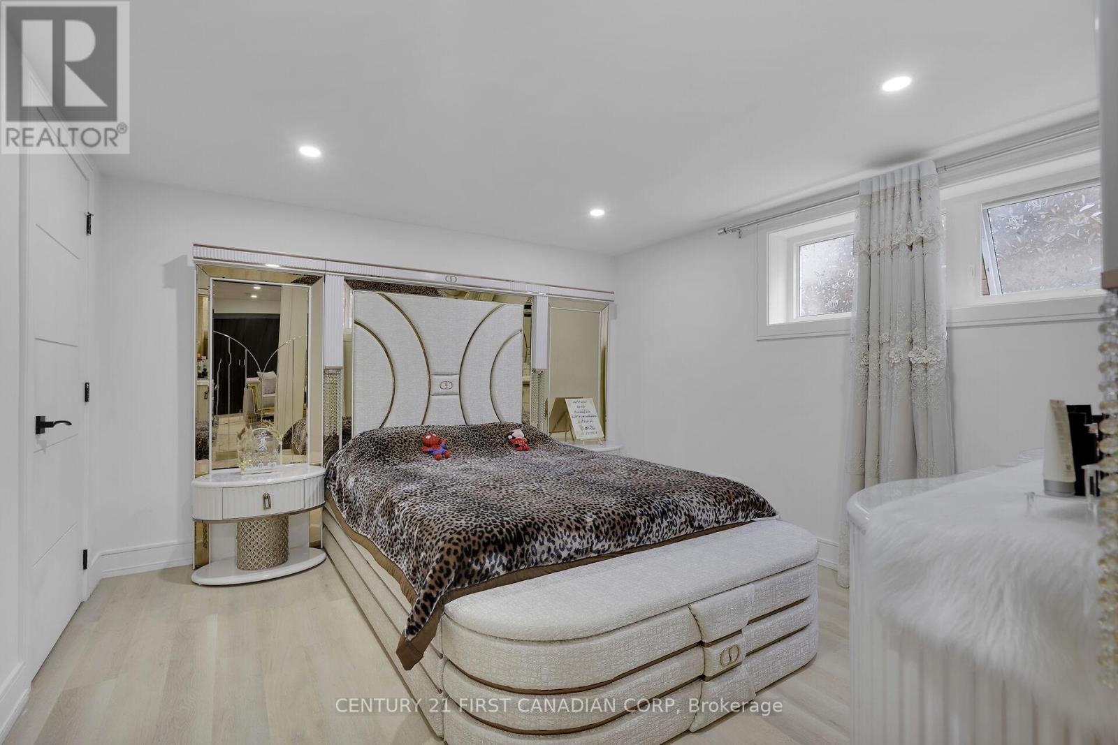 1027 Flintlock Court N, London North (North P), ON - Indoor Photo Showing Bedroom