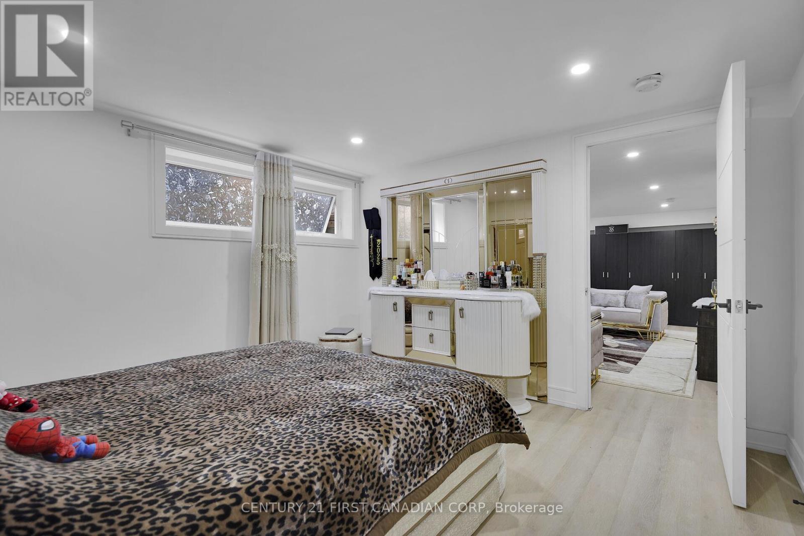 1027 Flintlock Court N, London North (North P), ON - Indoor Photo Showing Bedroom