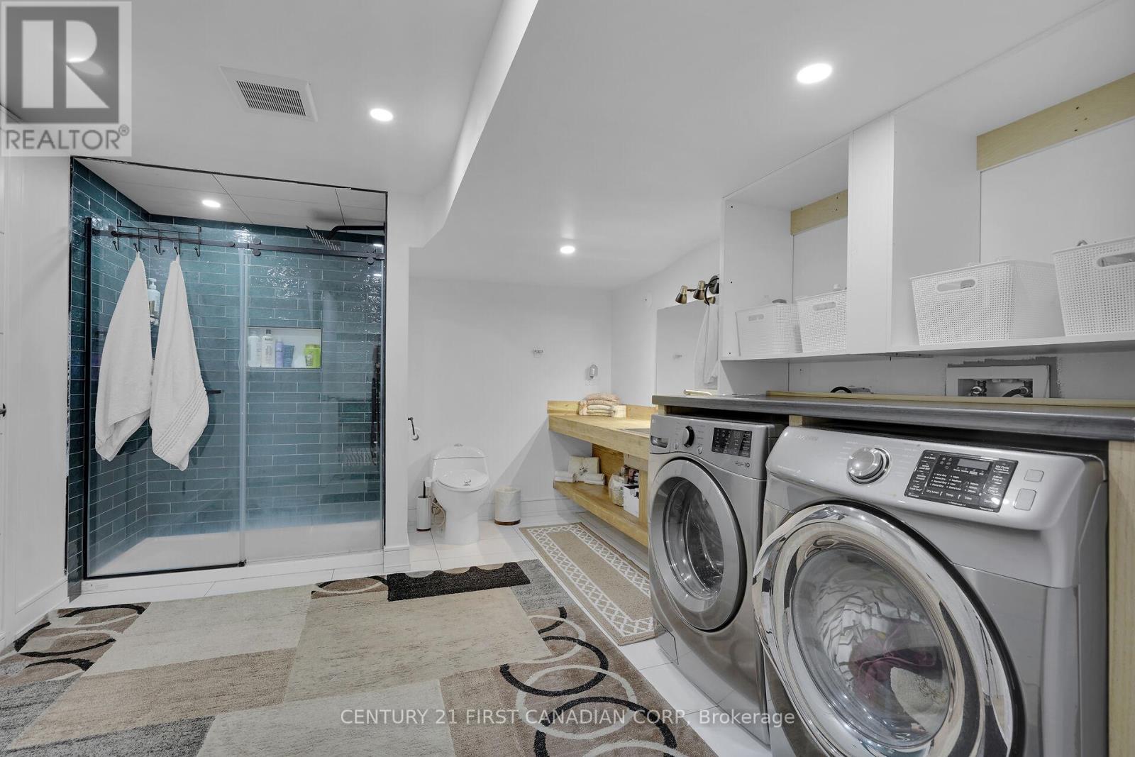 1027 Flintlock Court N, London North (North P), ON - Indoor Photo Showing Laundry Room