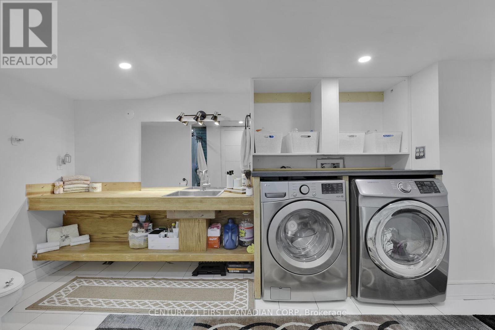 1027 Flintlock Court N, London North (North P), ON - Indoor Photo Showing Laundry Room