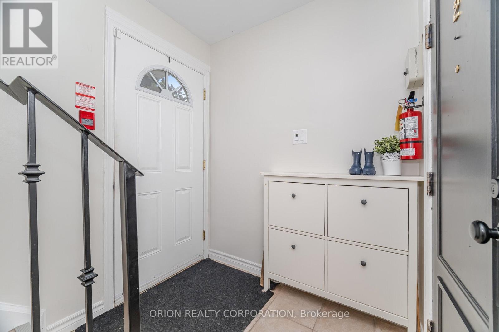 86 Park Street W, Mississauga, ON - Indoor Photo Showing Other Room