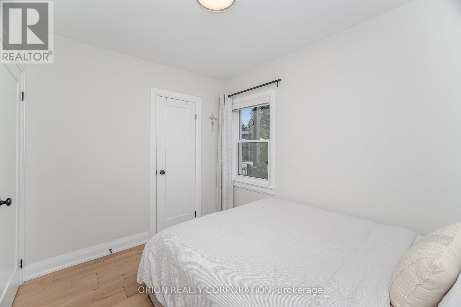 86 Park Street W, Mississauga, ON - Indoor Photo Showing Bedroom