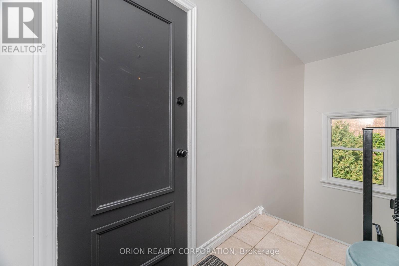 86 Park Street W, Mississauga, ON - Indoor Photo Showing Other Room