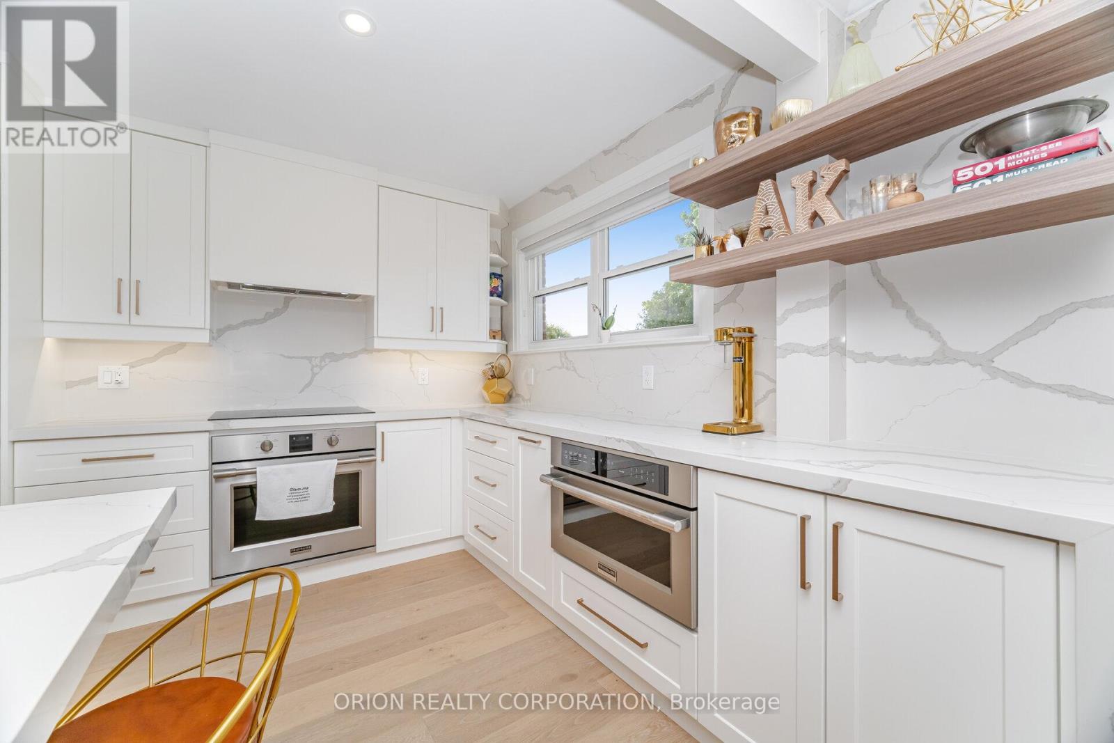86 Park Street W, Mississauga, ON - Indoor Photo Showing Kitchen