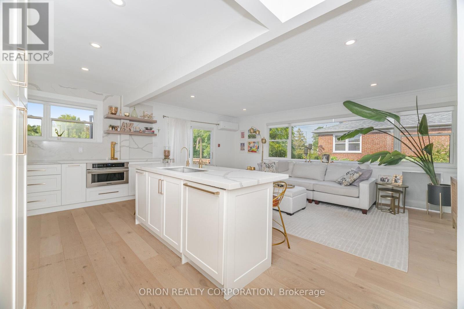 86 Park Street W, Mississauga, ON - Indoor