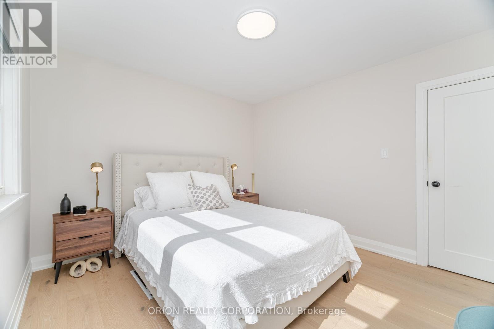 86 Park Street W, Mississauga, ON - Indoor Photo Showing Bedroom