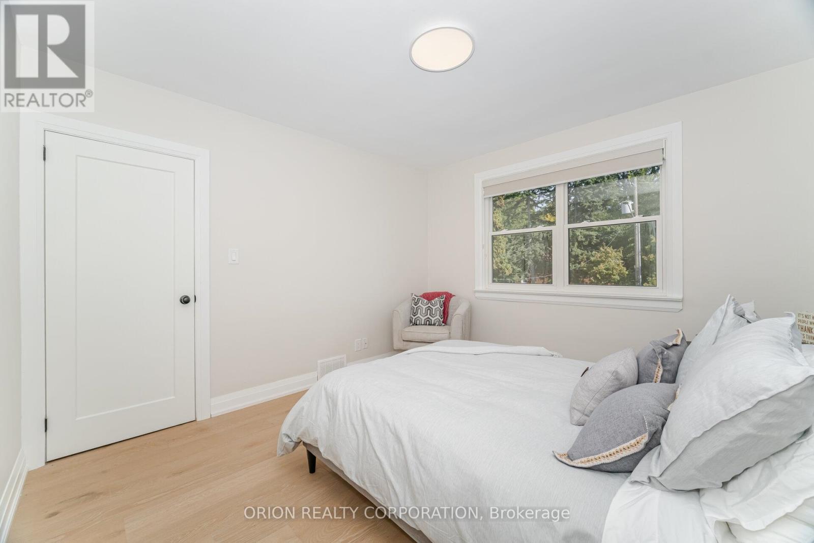 86 Park Street W, Mississauga, ON - Indoor Photo Showing Bedroom