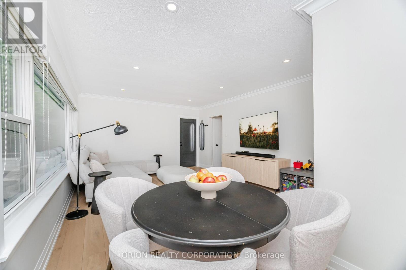 86 Park Street W, Mississauga, ON - Indoor Photo Showing Dining Room