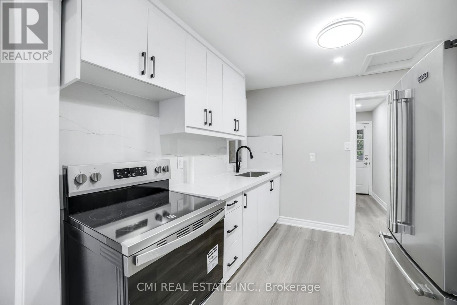 86 Adair Avenue S, Hamilton, ON - Indoor Photo Showing Kitchen With Upgraded Kitchen