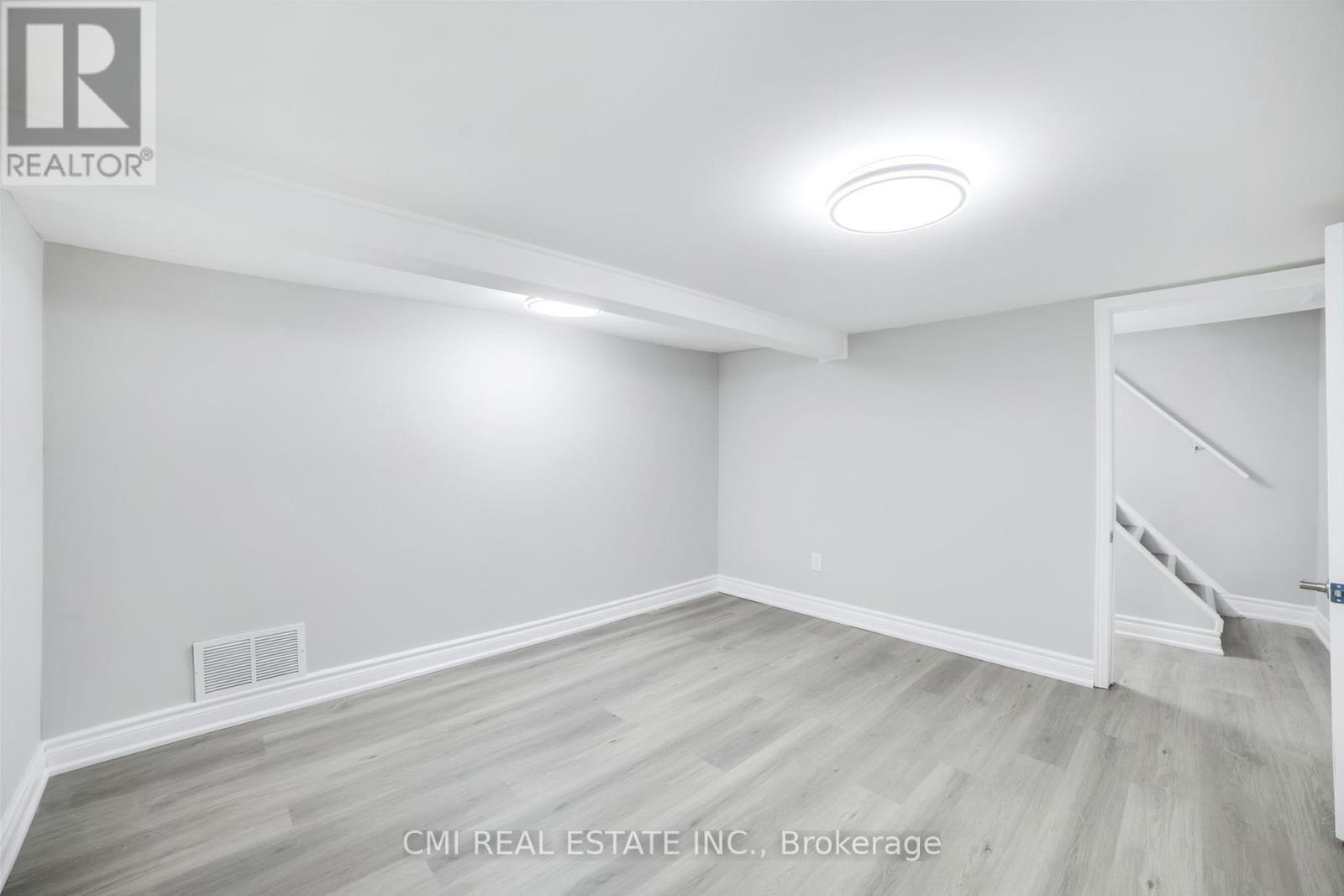 86 Adair Avenue S, Hamilton, ON - Indoor Photo Showing Other Room