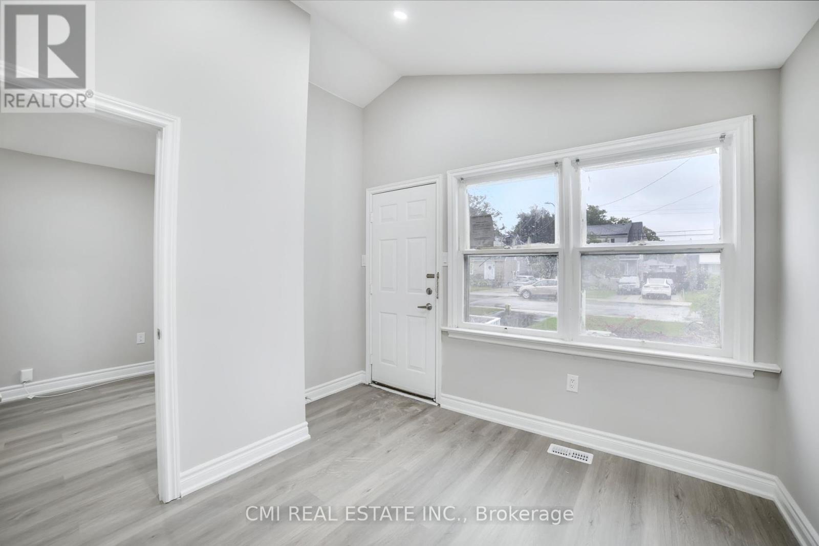 86 Adair Avenue S, Hamilton, ON - Indoor Photo Showing Other Room