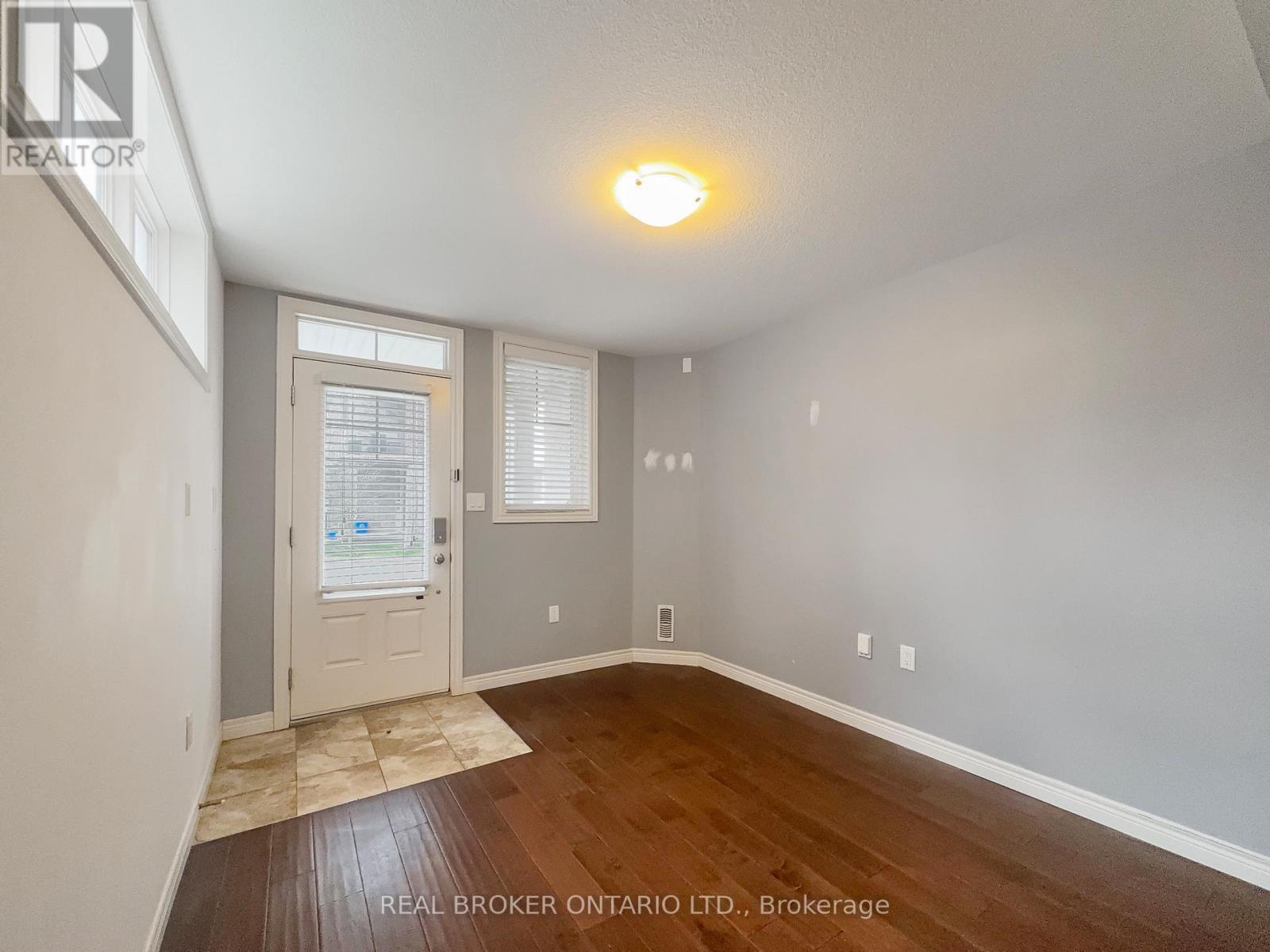 14 Whaley Lane, Hamilton, ON - Indoor Photo Showing Other Room