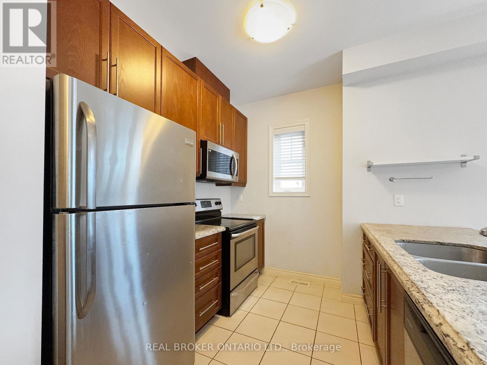 14 Whaley Lane, Hamilton, ON - Indoor Photo Showing Kitchen With Stainless Steel Kitchen With Double Sink