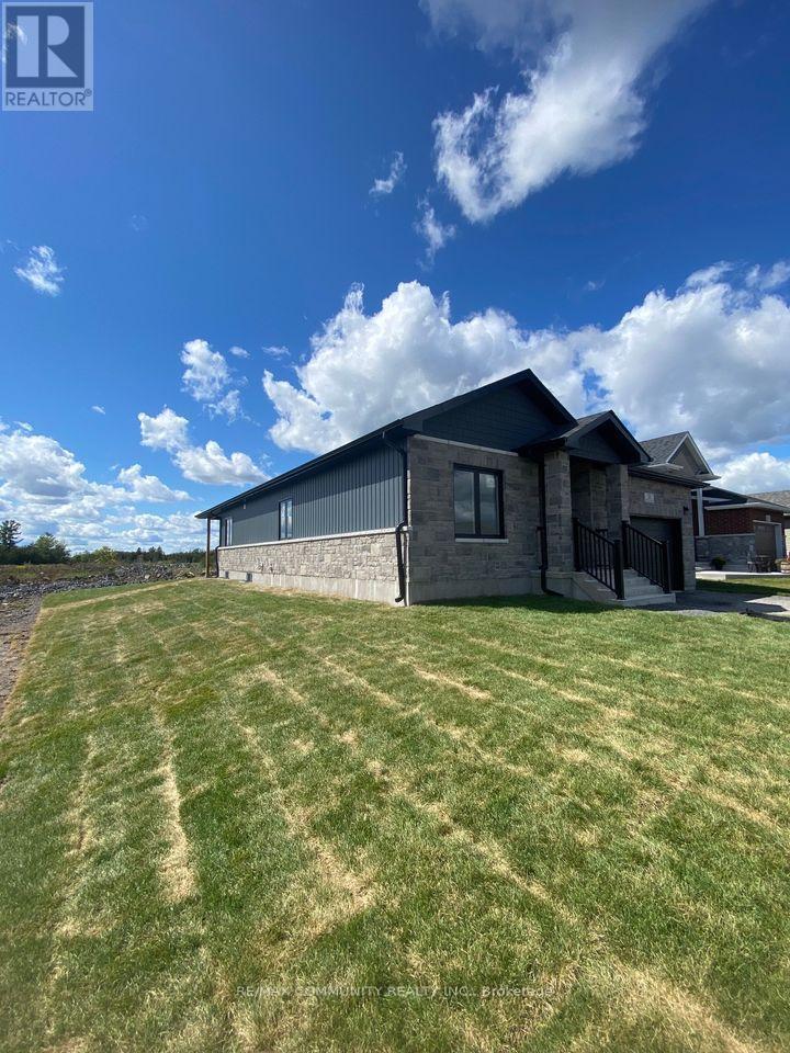 52 Potter Drive, Loyalist, ON - Outdoor