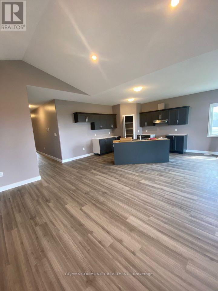 52 Potter Drive, Loyalist, ON - Indoor