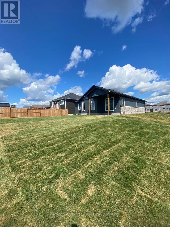 52 Potter Drive, Loyalist, ON - Outdoor