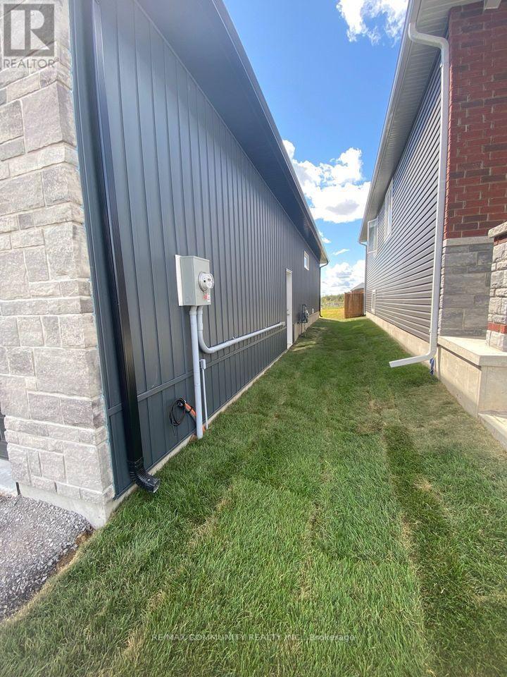 52 Potter Drive, Loyalist, ON - Outdoor