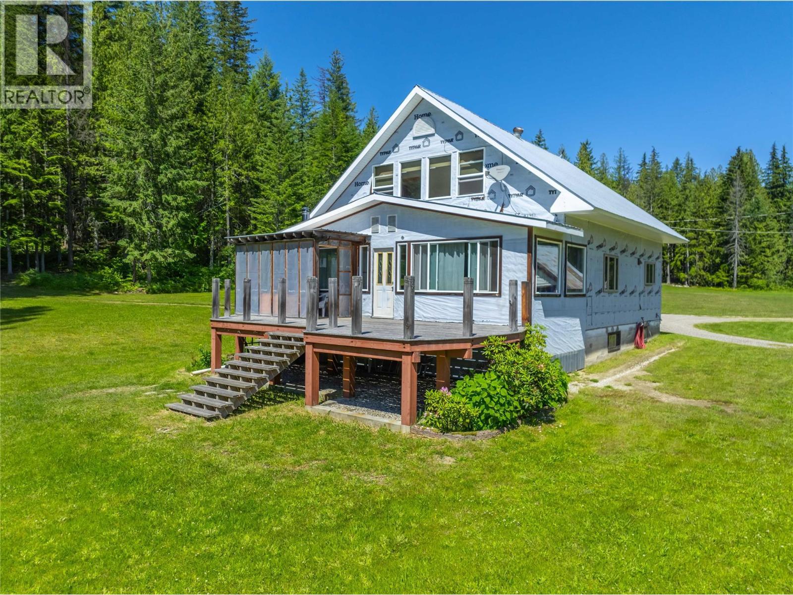 1734 Mt Begbie Road, Revelstoke, BC - Outdoor With Deck Patio Veranda