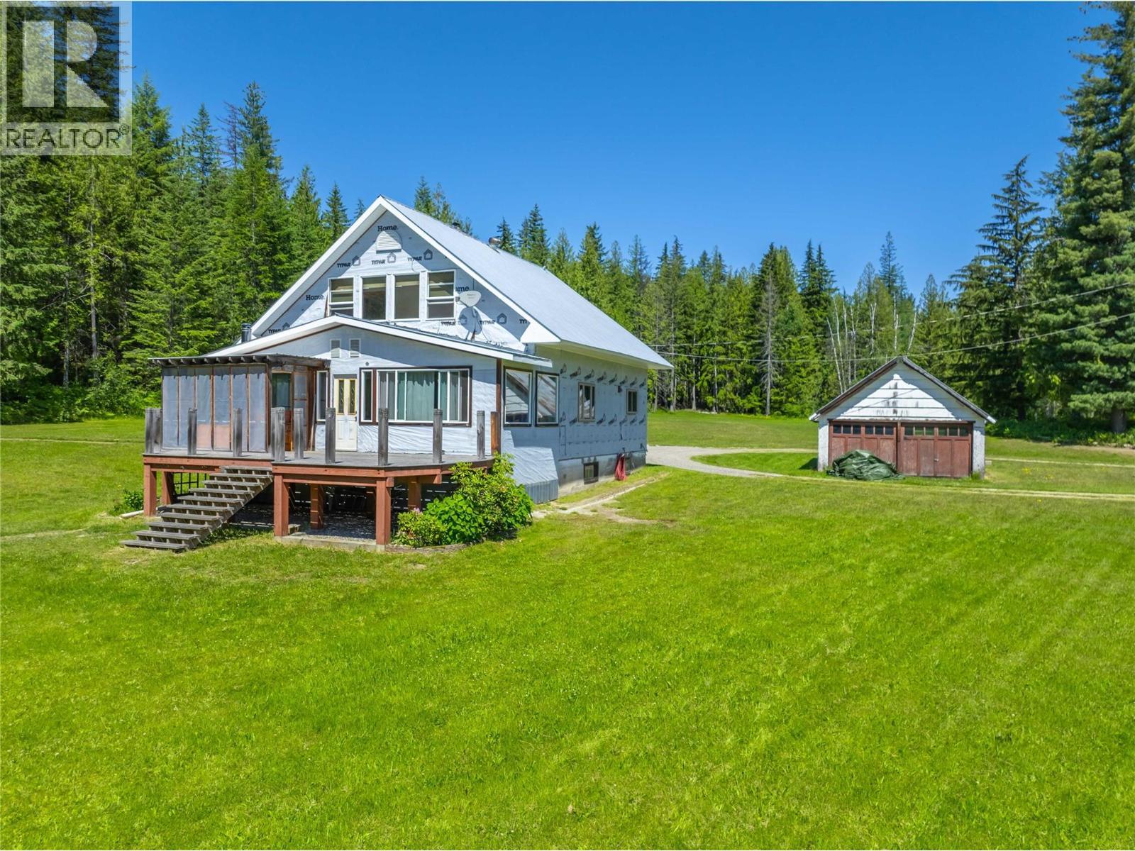 1734 Mt Begbie Road, Revelstoke, BC - Outdoor With Deck Patio Veranda