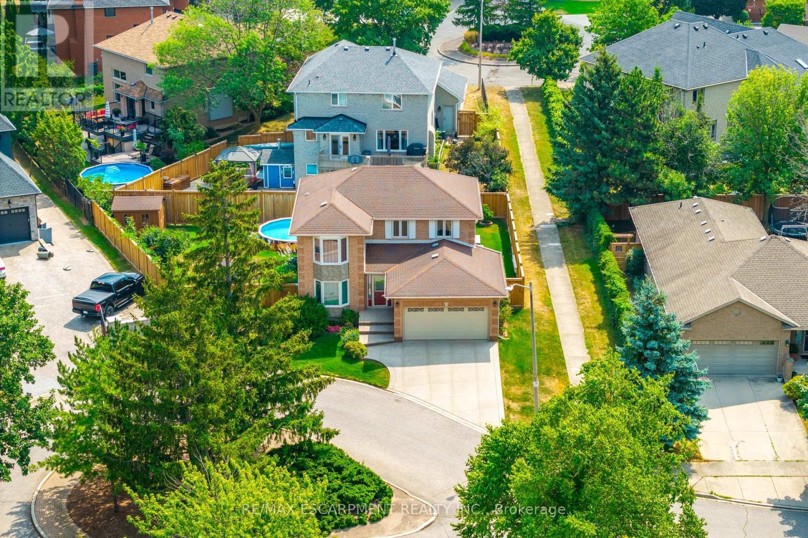 10 Shadowdale Drive, Hamilton, ON - Outdoor