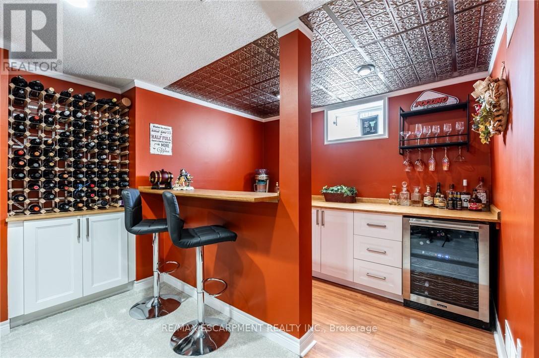 Bar - 10 Shadowdale Drive, Hamilton, ON - Indoor