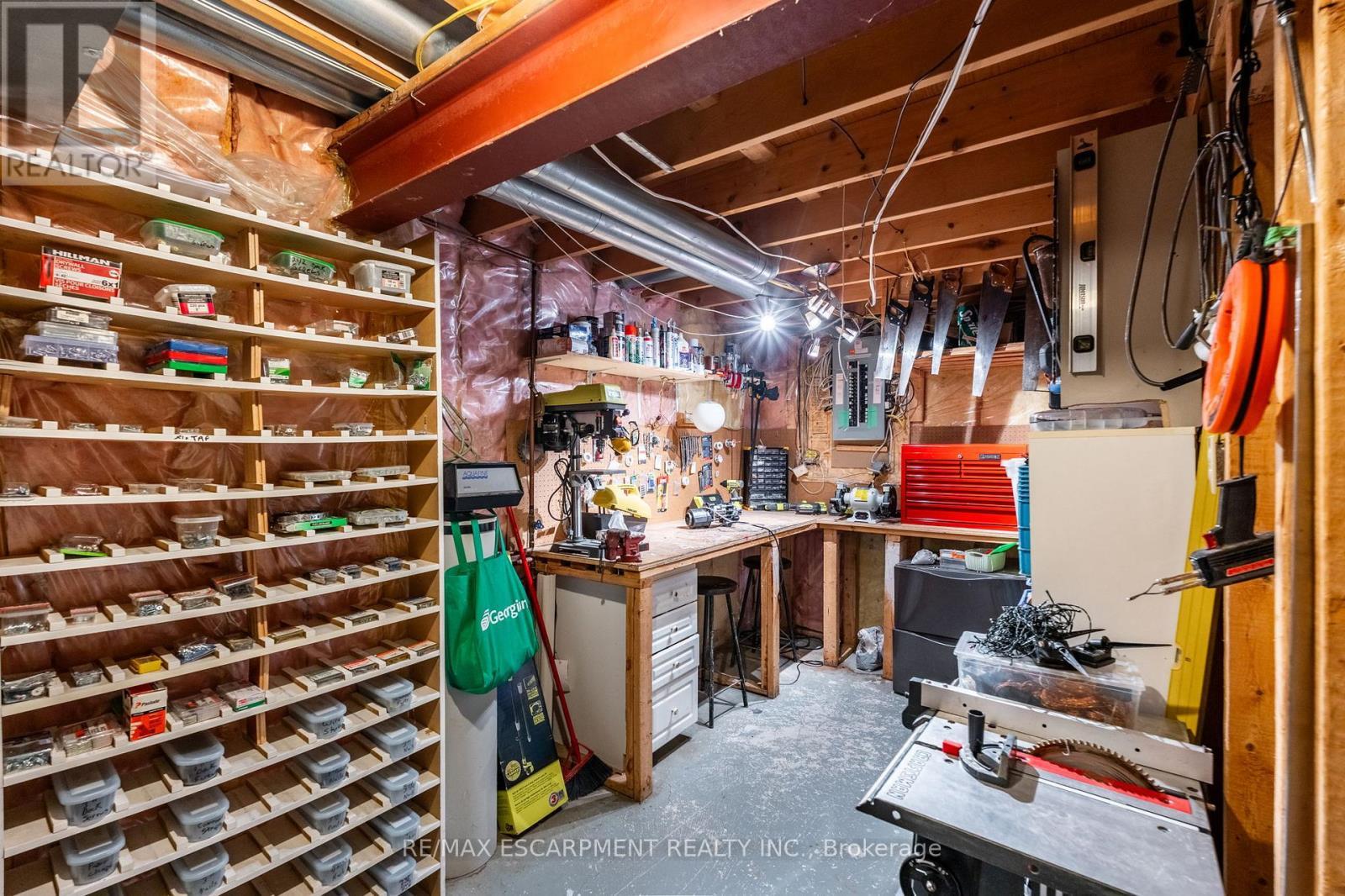 10 Shadowdale Drive, Hamilton, ON - Indoor Photo Showing Other Room