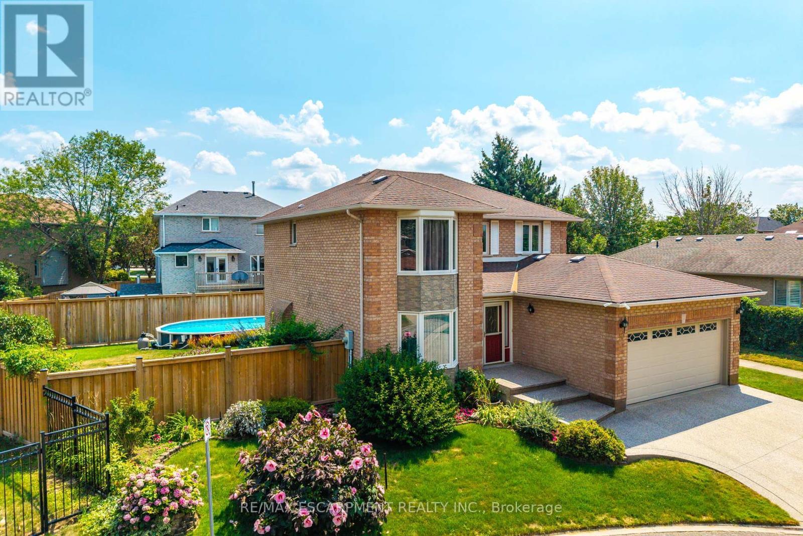 10 Shadowdale Drive, Hamilton, ON - Outdoor