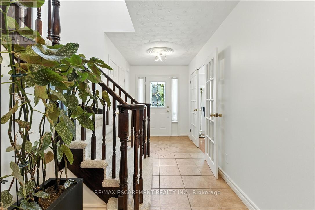 10 Shadowdale Drive, Hamilton, ON - Indoor Photo Showing Other Room