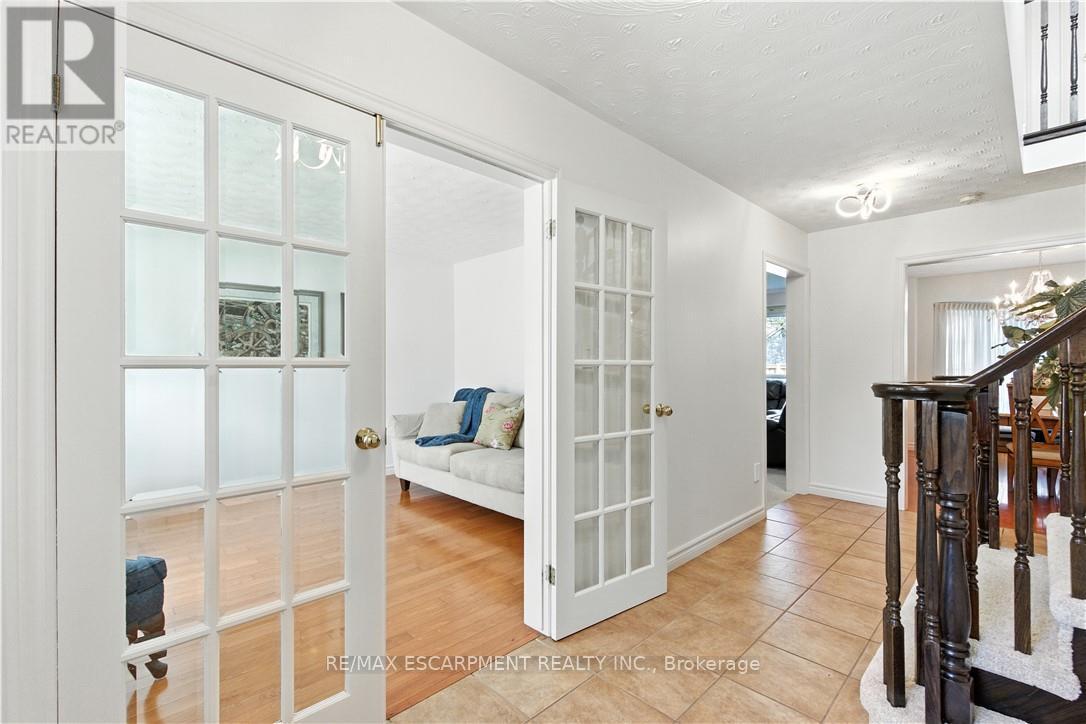 10 Shadowdale Drive, Hamilton, ON - Indoor Photo Showing Other Room