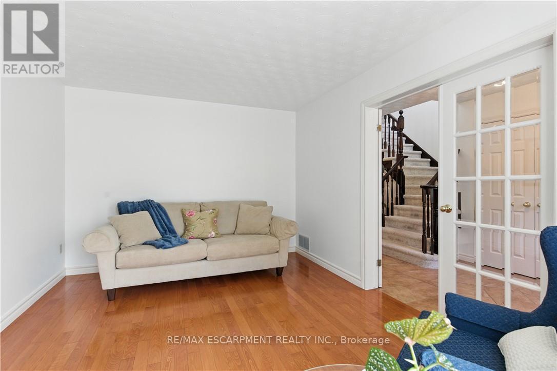 10 Shadowdale Drive, Hamilton, ON - Indoor Photo Showing Other Room
