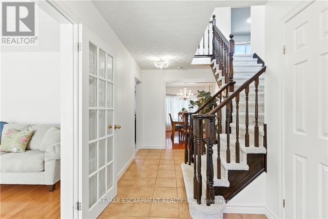 10 Shadowdale Drive, Hamilton, ON - Indoor Photo Showing Other Room