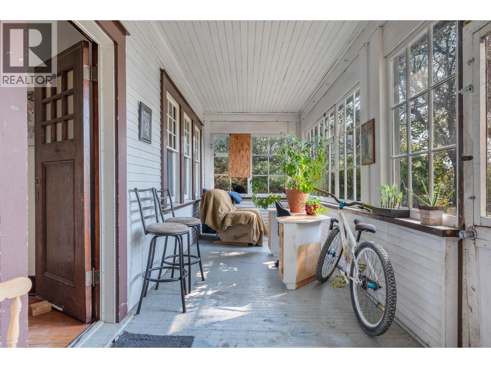 975 25 Avenue, Vernon, BC - With Exterior