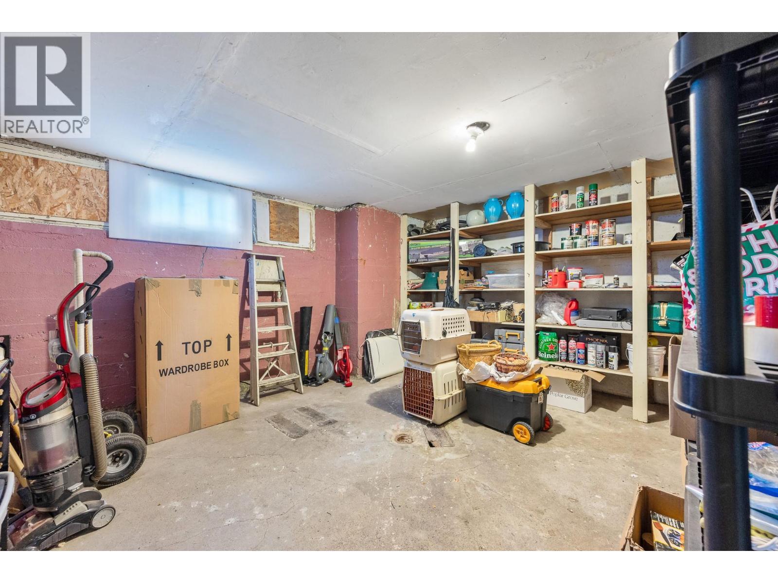 975 25 Avenue, Vernon, BC - Indoor