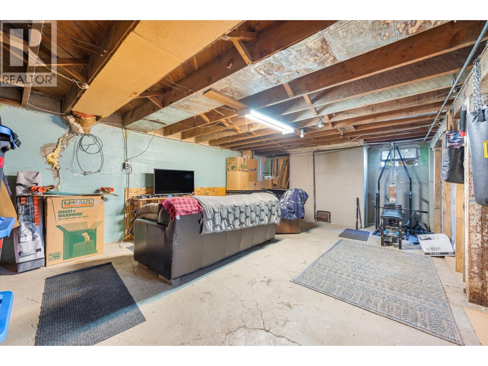 975 25 Avenue, Vernon, BC - Indoor Photo Showing Basement
