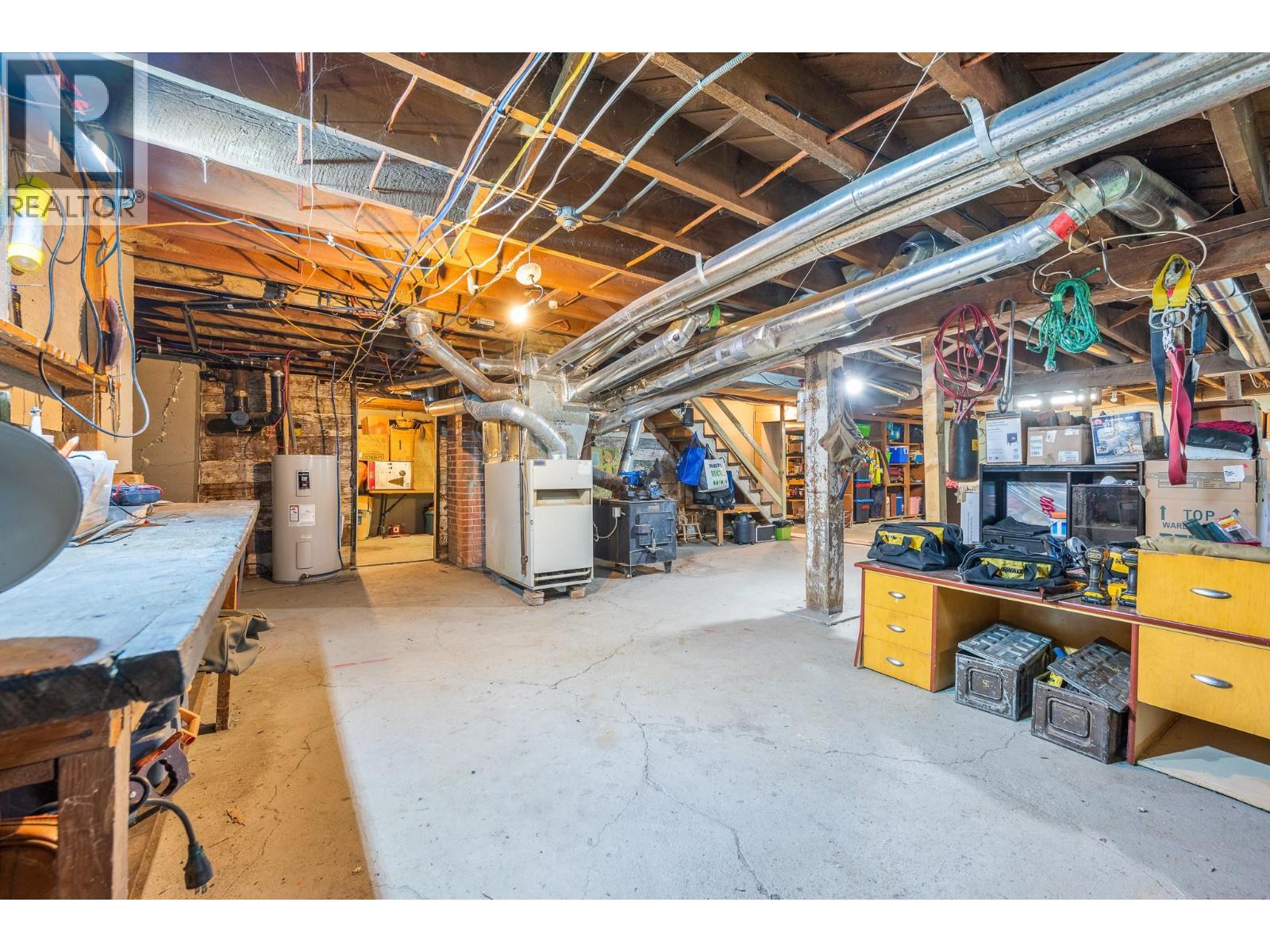 975 25 Avenue, Vernon, BC - Indoor Photo Showing Basement
