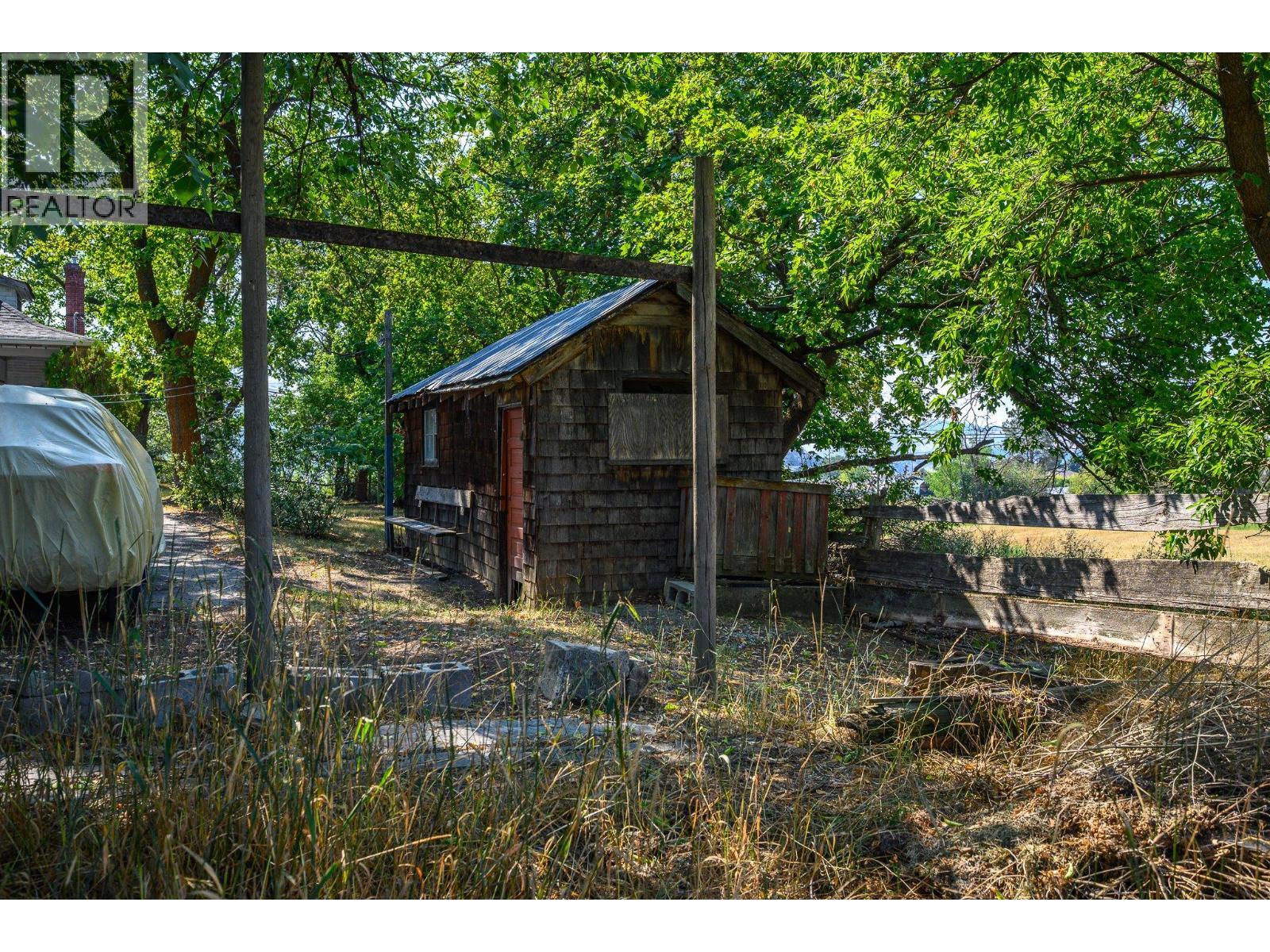 975 25 Avenue, Vernon, BC - Outdoor