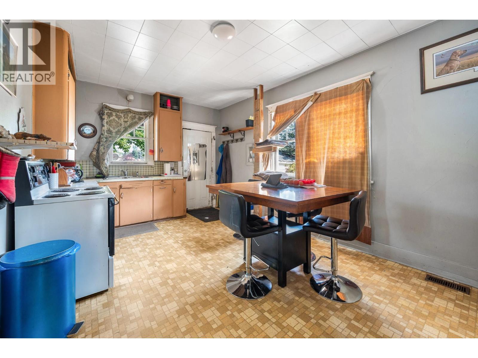 975 25 Avenue, Vernon, BC - Indoor