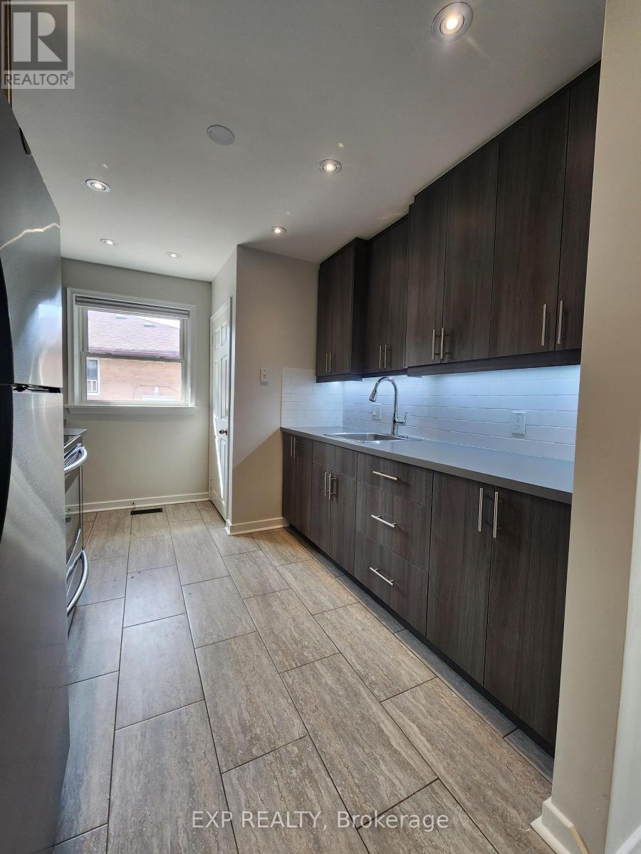 1 - 98 Corby Crescent, Brampton, ON - Indoor Photo Showing Kitchen