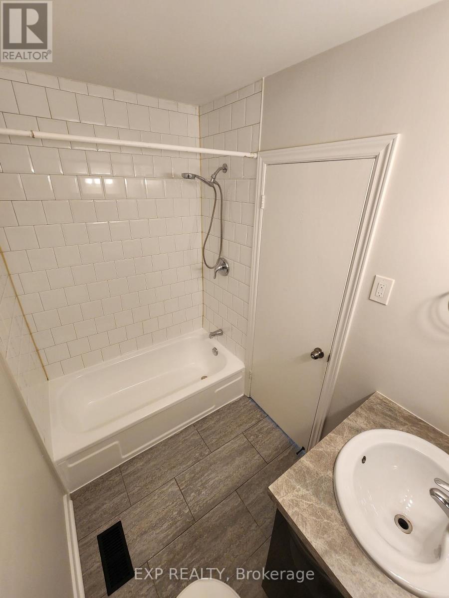 1 - 98 Corby Crescent, Brampton, ON - Indoor Photo Showing Bathroom