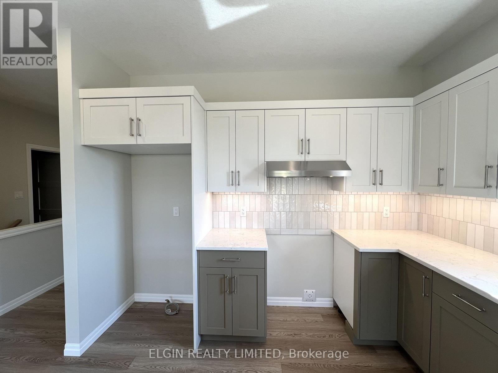7 Columbus Court, Central Elgin, ON - Indoor Photo Showing Kitchen