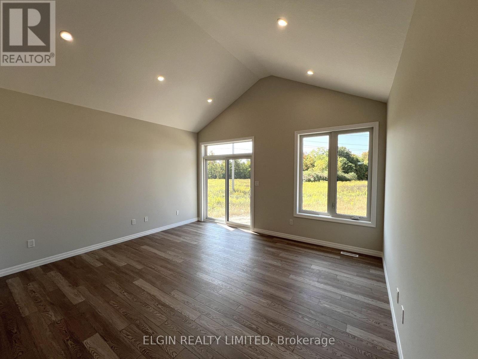 7 Columbus Court, Central Elgin, ON - Indoor Photo Showing Other Room