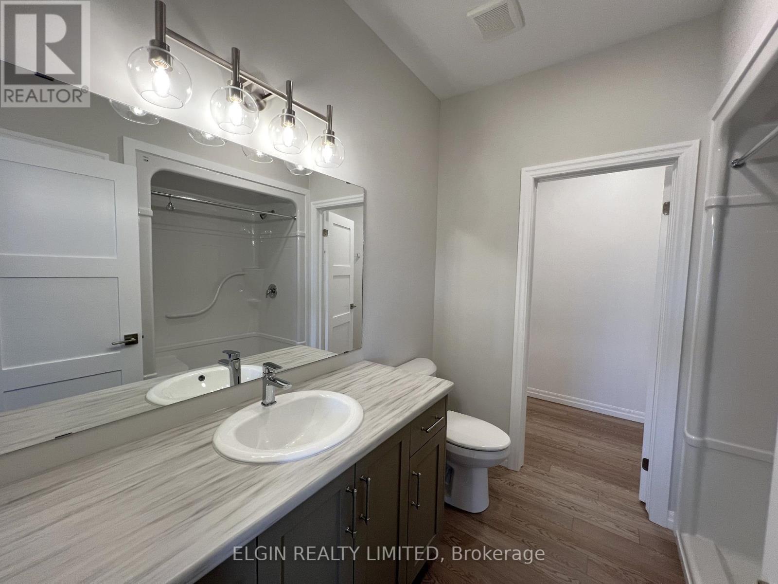 7 Columbus Court, Central Elgin, ON - Indoor Photo Showing Bathroom