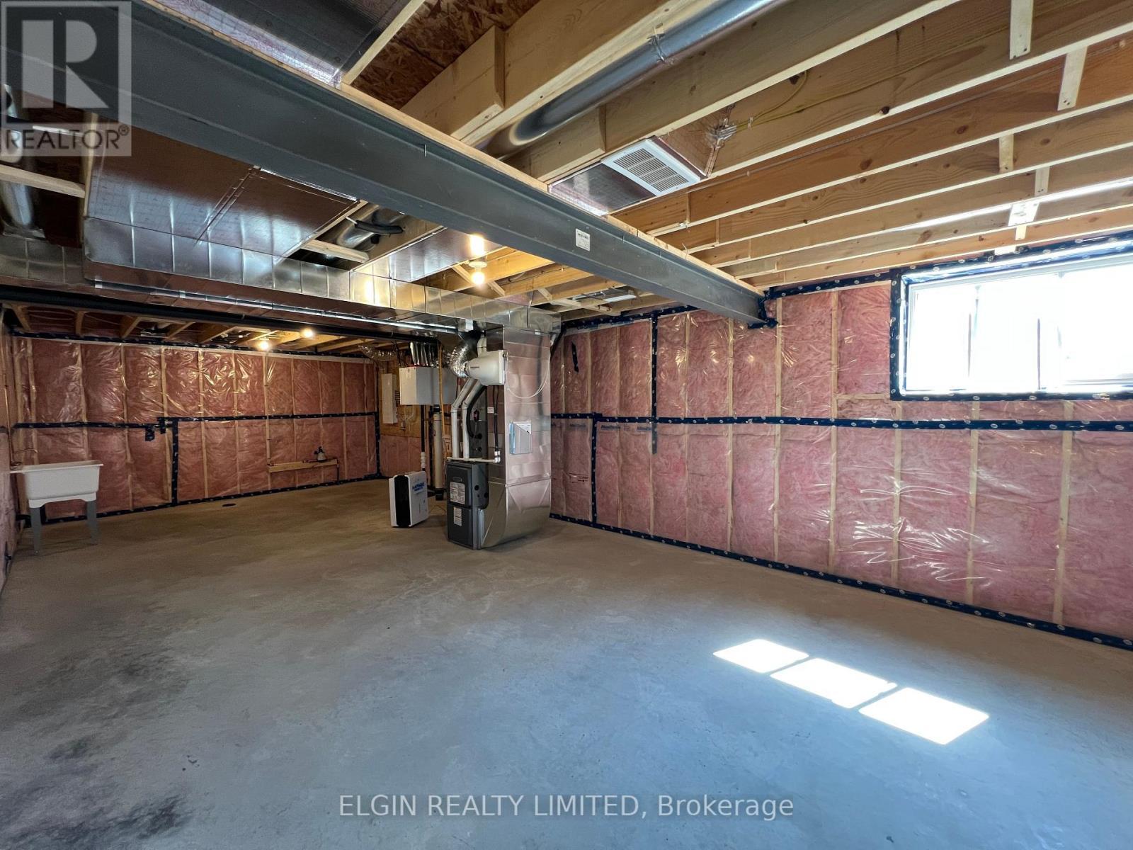 7 Columbus Court, Central Elgin, ON - Indoor