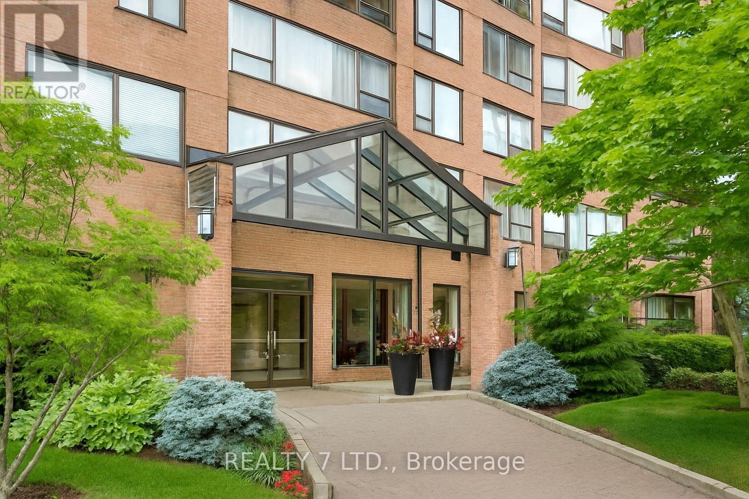 412 - 1270 Maple Crossing Boulevard, Burlington, ON - Outdoor