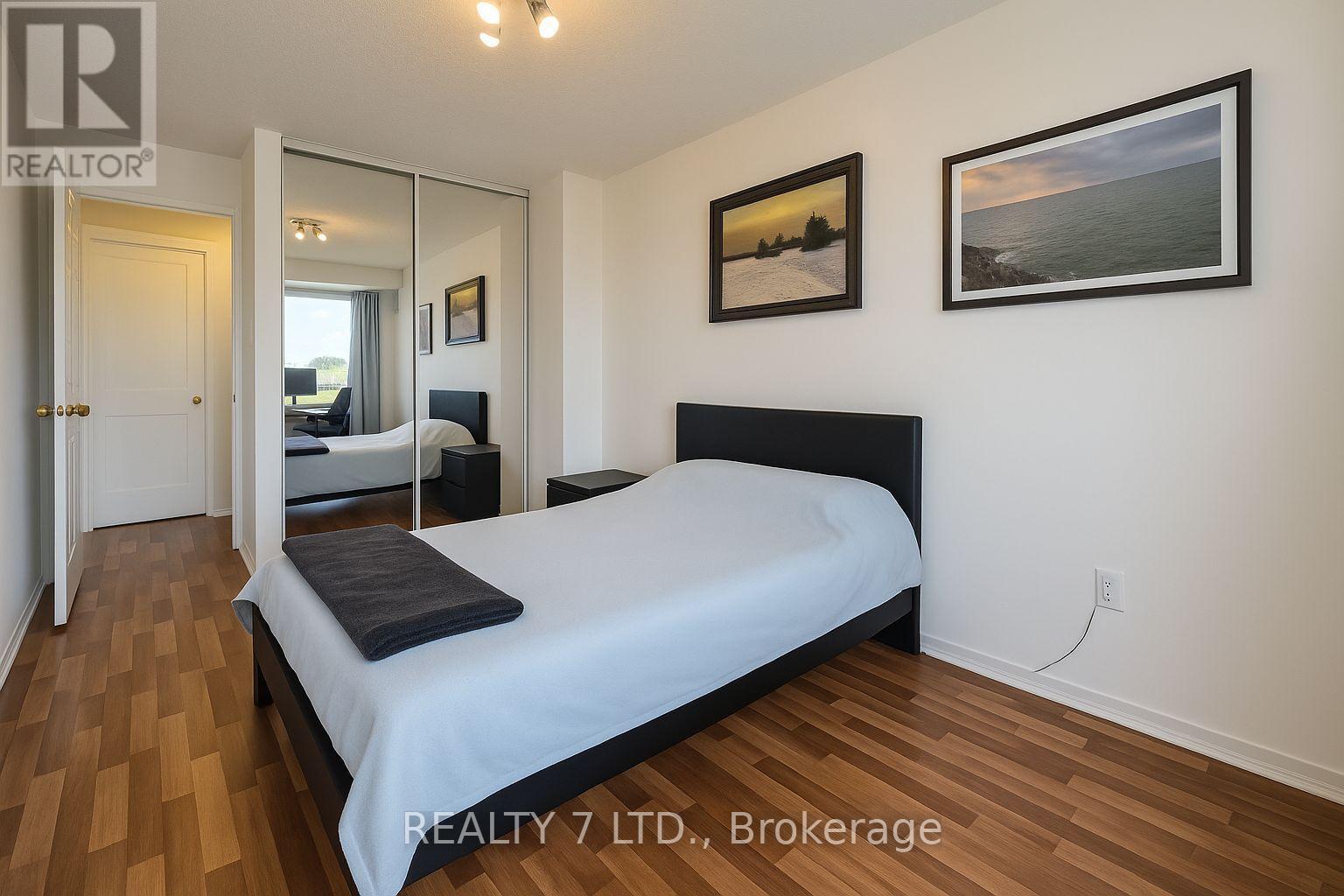 412 - 1270 Maple Crossing Boulevard, Burlington, ON - Indoor Photo Showing Bedroom
