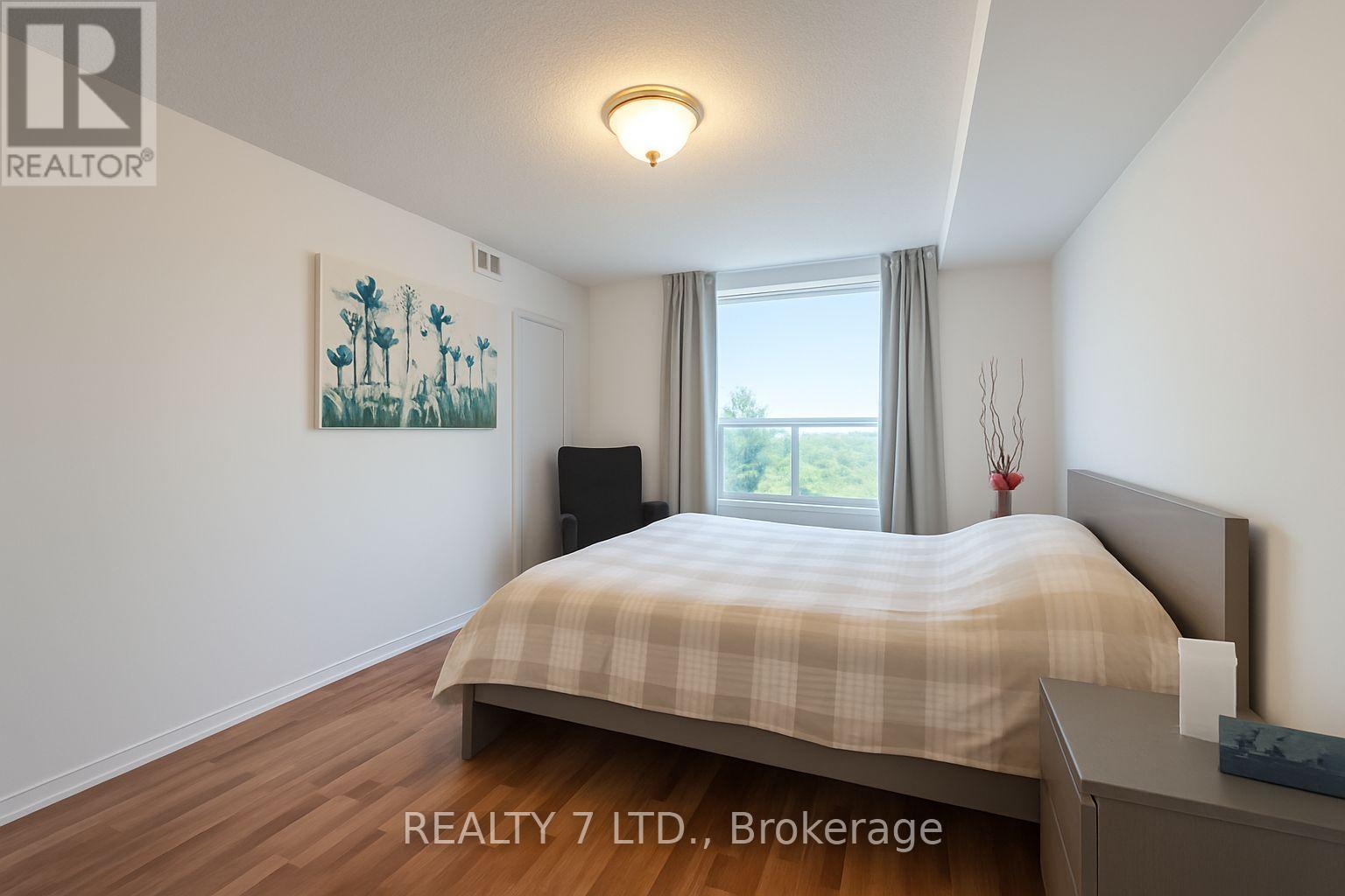 412 - 1270 Maple Crossing Boulevard, Burlington, ON - Indoor Photo Showing Bedroom