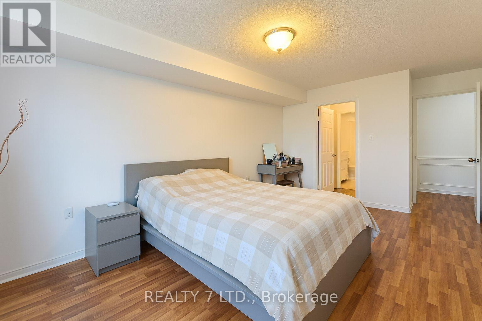 412 - 1270 Maple Crossing Boulevard, Burlington, ON - Indoor Photo Showing Bedroom