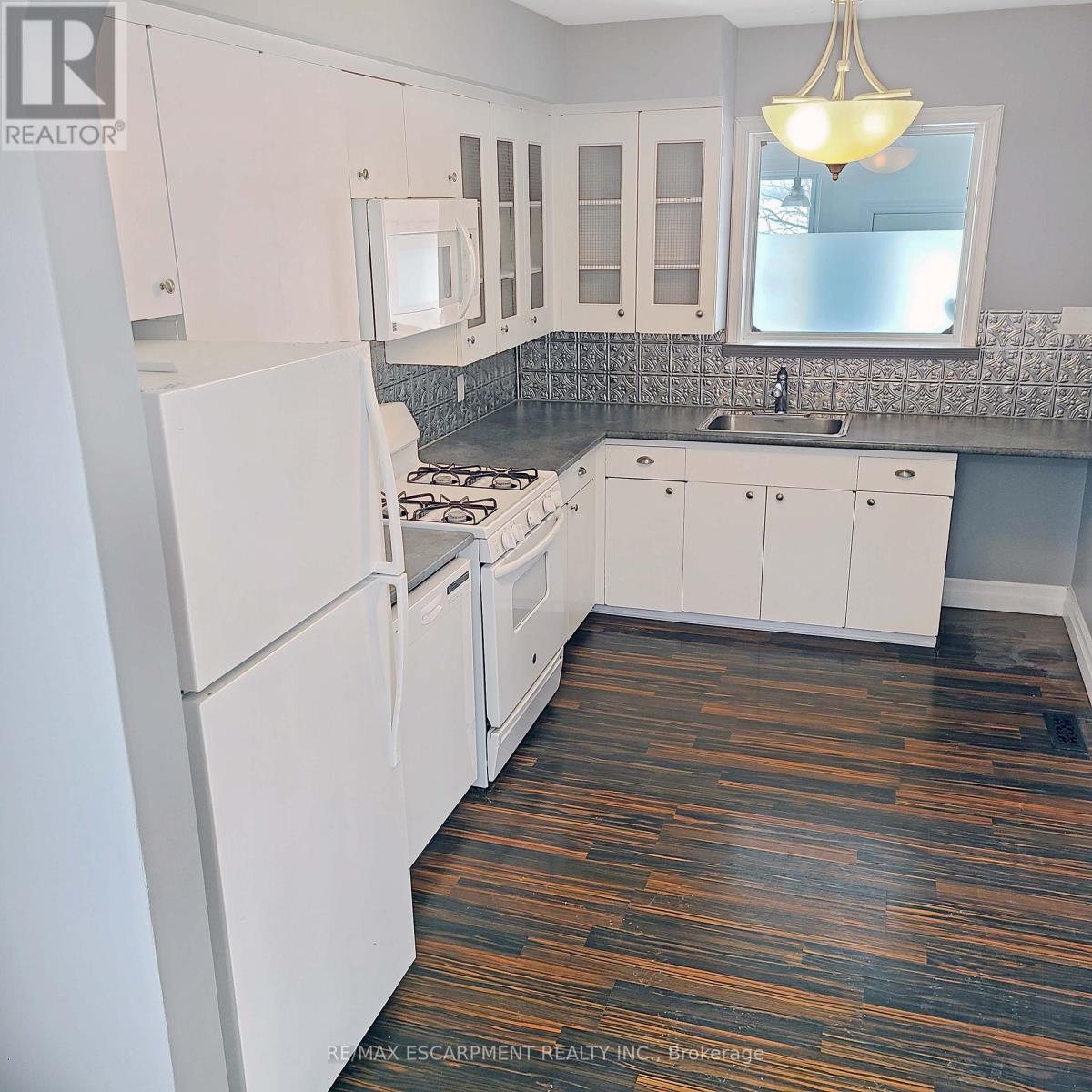662 #6 Highway, Haldimand, ON - Indoor Photo Showing Kitchen
